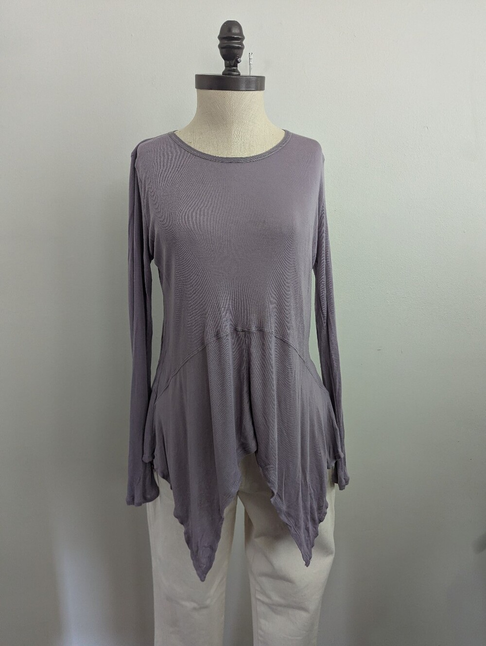 Simply Vera Women's Asymetrical Long Sleeve Pointed Hem Top - Lavender Purple